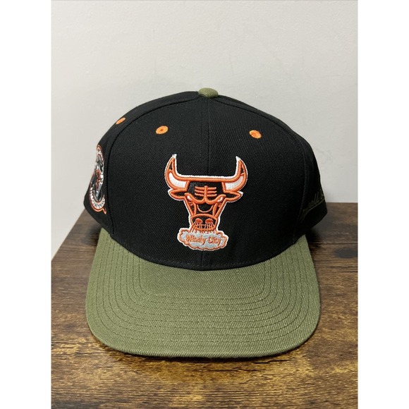 Mitchell & Ness HWC Chicago Bulls Windy City 7 3/4 Fitted Hat 20th Anv 1st Champ - Picture 1 of 10